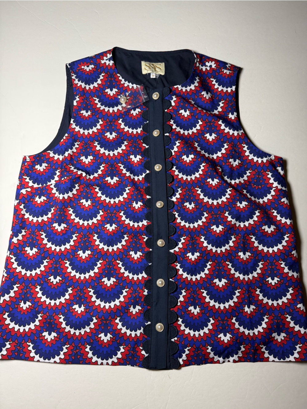 SSYS Sleeveless Everly Scallop Trim Top In Banner Blooms Medium Red,Blue White - Picture 5 of 8